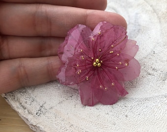 spilla con veri fiori di ciliegio con gioielli in resina placcata oro 14k
