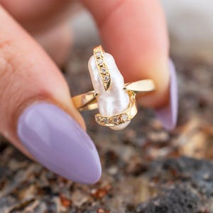 Vintage 14K Gold Baroque Pearl Diamond Ring - Size 5.75
