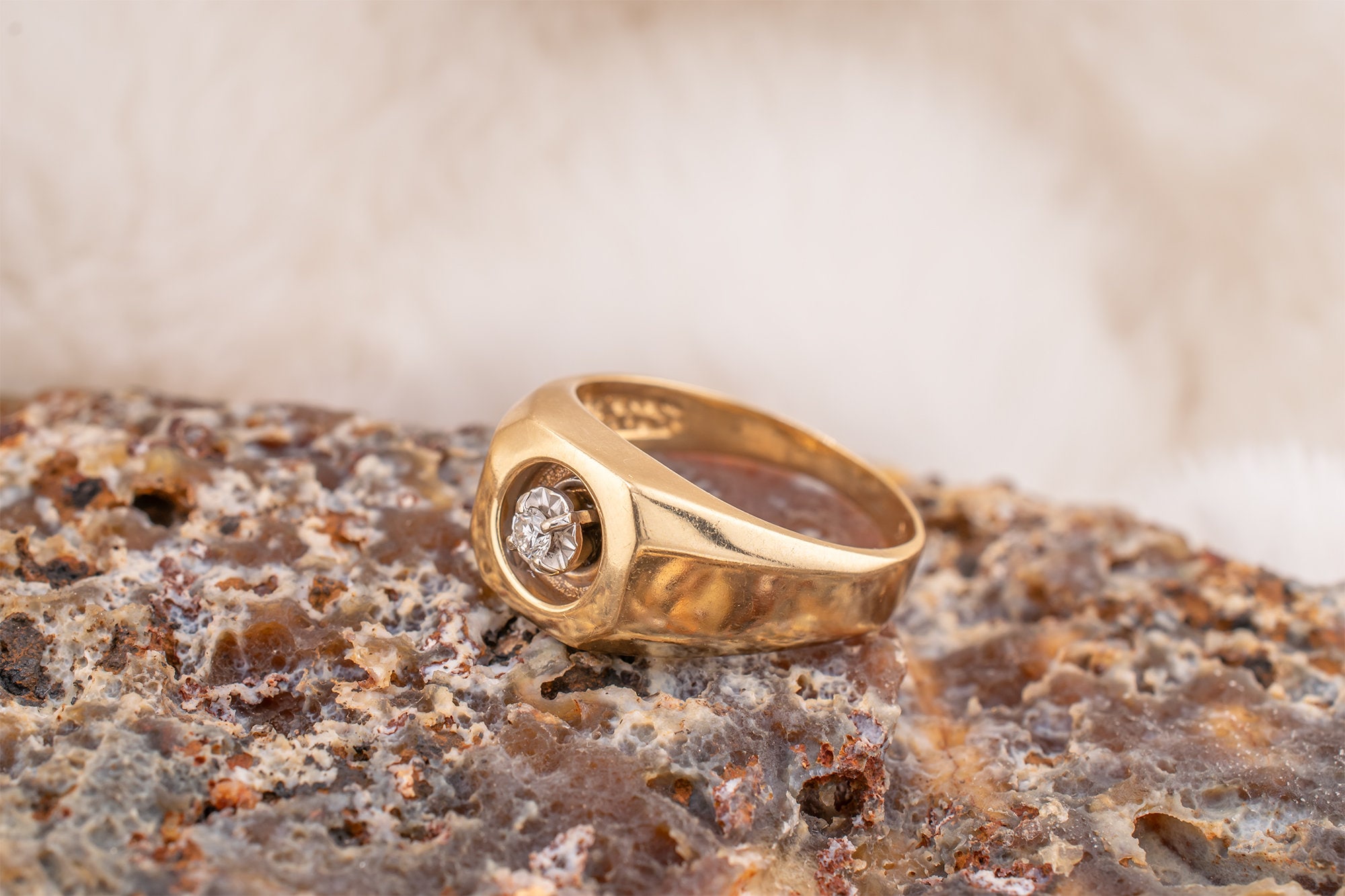 Circa 1980s Unisex Vintage 14 Karat Yellow Solid Gold