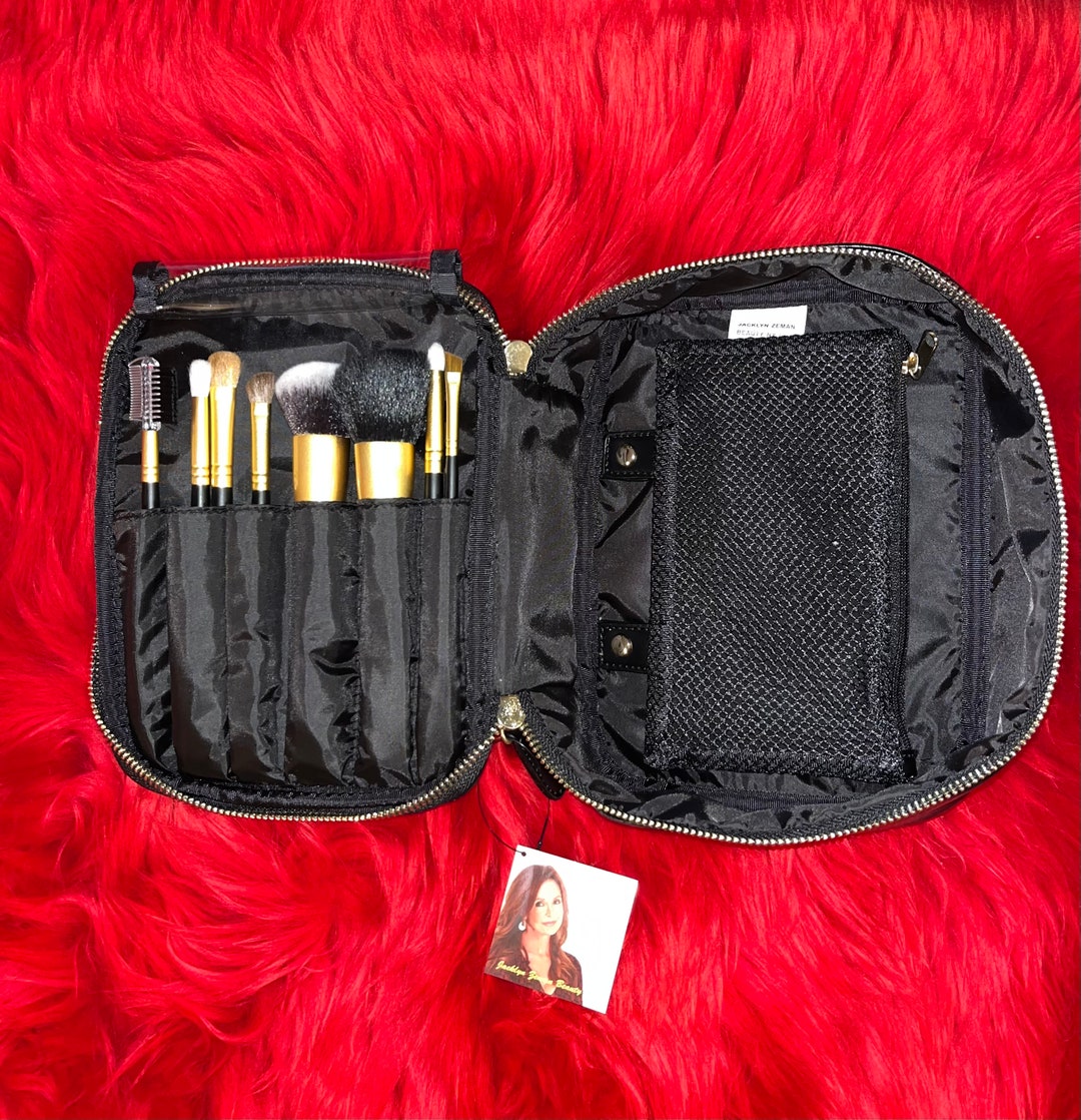 8 High Quality Makeup Brushes Inside a Case That Will Hold All Your