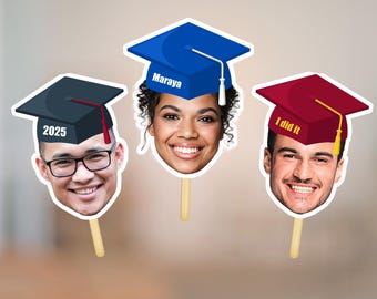 Examensmall med ansikte på pinne, DIY-foto på pinne för klass 2025, rolig baldekor, utklippt huvud direktnedladdning