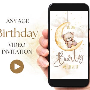 We kunnen het bijna niet geloven videoverjaardagsuitnodiging, Bear-y eerste verjaardag digitale uitnodiging, maanwolken elke leeftijd uitnodiging sociale media BSH2
