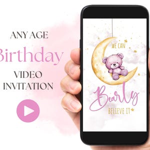 Invitación en video de cumpleaños "No podemos creerlo", invitación digital para el primer cumpleaños de Bear-y, invitación de Moon Clouds para cualquier edad, redes sociales BSH2