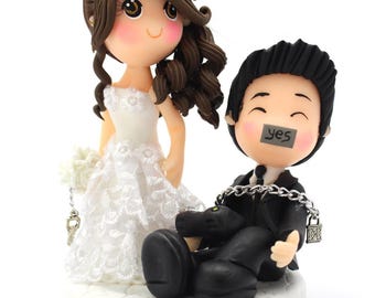 10 Inch Funny Wedding Cake Topper – “She Has the Key” Bride & Groom Clay Figurine – Handmade Wedding Gift