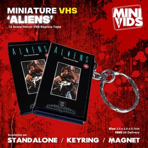 Miniatures extraterrestres VHS d'horreur / Porte-clés / Aimant / Présentoir VHS / Cadeau d'horreur / Objet de collection / VHS d'horreur / Vidéo d'horreur