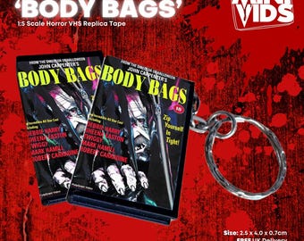 Body Bags MiniVids Miniatur-Horror-VHS / Schlüsselanhänger / Magnet / VHS-Display / Horror-Geschenk / Sammlerstück / Horror-VHS / Horror-Video