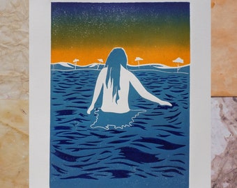 Fraîche balade- Impression linogravure Originale en édition limitée - Le corps dans l'océan au coucher du soleil - Format A4 (21x29,7cm)