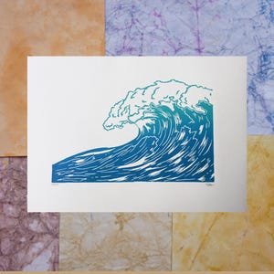 Blue wave poster decoration -Ilina- Original linocut in limited edition - 14.8 x 21 cm (A5 format) - Hand printed and numbered