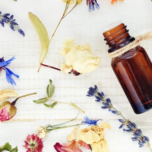 Basic Essential Oil Recipes and Uses- Instant Download Digital File (DIY Grimoire Page)