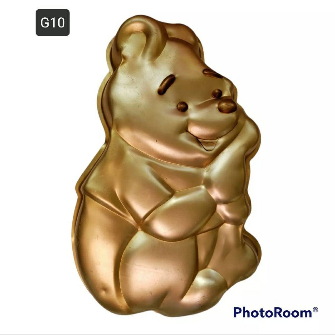 Vintage gold tone Winnie The Pooh Cake Walt Disney Productions