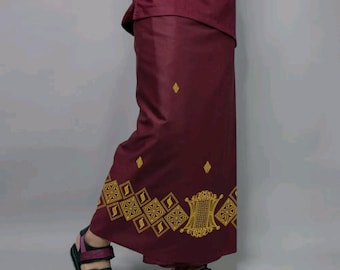 Embroidered Cotton Sarong: Traditional Batik Woven Wrap