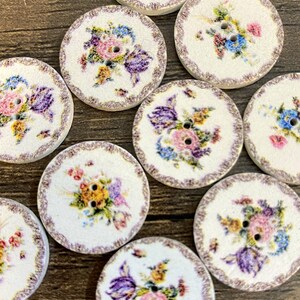 Set of 10 Vintage Round Wooden Buttons/15mm 20mm or 25mm/White Floral Buttons/Buttons For Dresses/Button Crafts/Craft Supplies/Wooden Notion