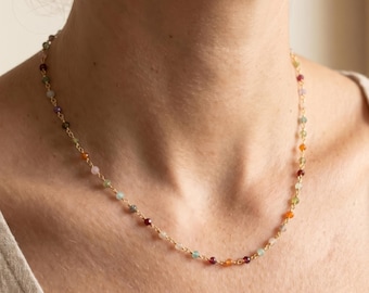 Ketting met meerdere edelsteenstations – sierlijke satellietketting choker, minimalistische sieraden met gouden kralen, kleurrijke gelaagde ketting, cadeau voor moeder