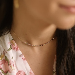 Chokerketting met meerdere toermalijn, watermeloen toermalijn sierlijke gouden ketting, meerkleurige edelsteensieraden, geboortesteen oktober cadeau voor haar