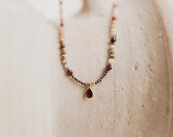 Collier Vintage En Grenat – Perles Chips Rouge/Bordeaux, Longueur 48 Cm