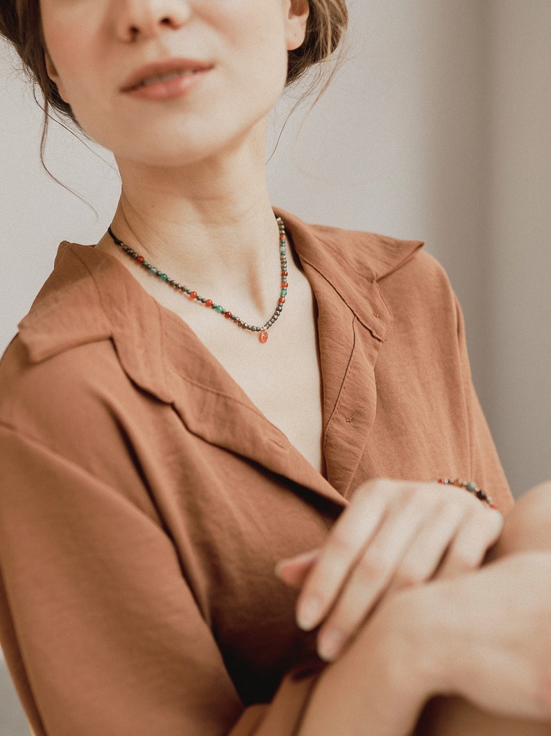 The choker matching our bracelet is shown in this photo in which the model shows a bohemian, elegant and boho look.