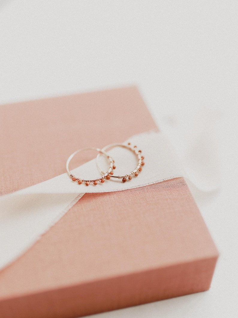 Hoop earrings with tiny 2.5mm golden aventurine gems. These earrings are dainty and minimalist, with a bohemian touch, and are rose gold plated. The tiny aventurine beads on these earrings are well seen, and its size, 2,5 cm.