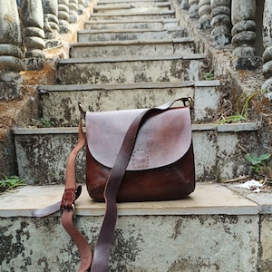 Handgefertigte Umhängetasche aus Büffel-Leder•Damen Schultertasche•Braune Schultertasche für Damen•Vintage-Stil Schultertasche•Boho Ledertasche