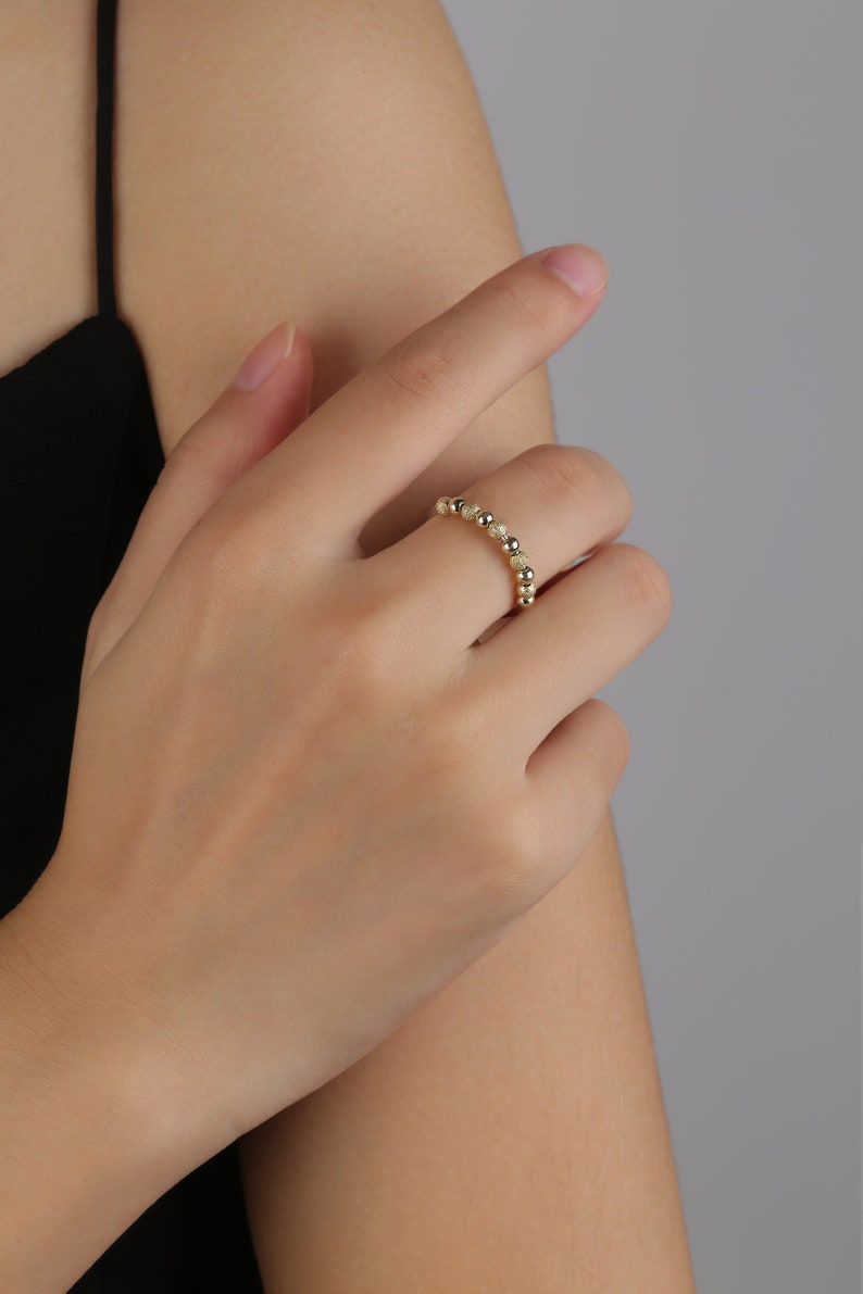 Anti-Stress Ring 925 Sterlingsilber mit drehbaren Glitzer-Kugeln, Entspannungs-Angstring mit Perlen und Steinen Beruhigend & Therapeutisch Bild 1