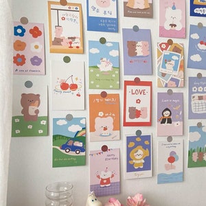 Lot de 5 impressions aléatoires de cartes postales mignonnes / Assortiment d'art esthétique, sac à main graphique de dessin animé Kawaii / Ours rétro / Décoration murale décorative pour collage de chambre