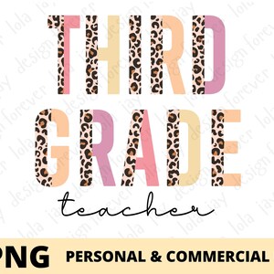 Könnte beinhalten: Ein digitales Design mit den Worten "THIRD GRADE TEACHER" in einem Leopardenmuster mit rosa, orangefarbenen und gelben Akzenten.