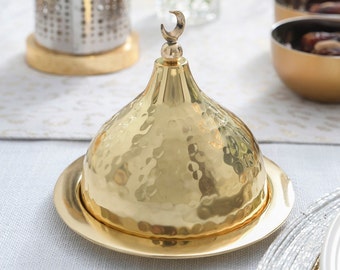 Plato con corona de luna de Ramadán y cúpula de bronce martillado