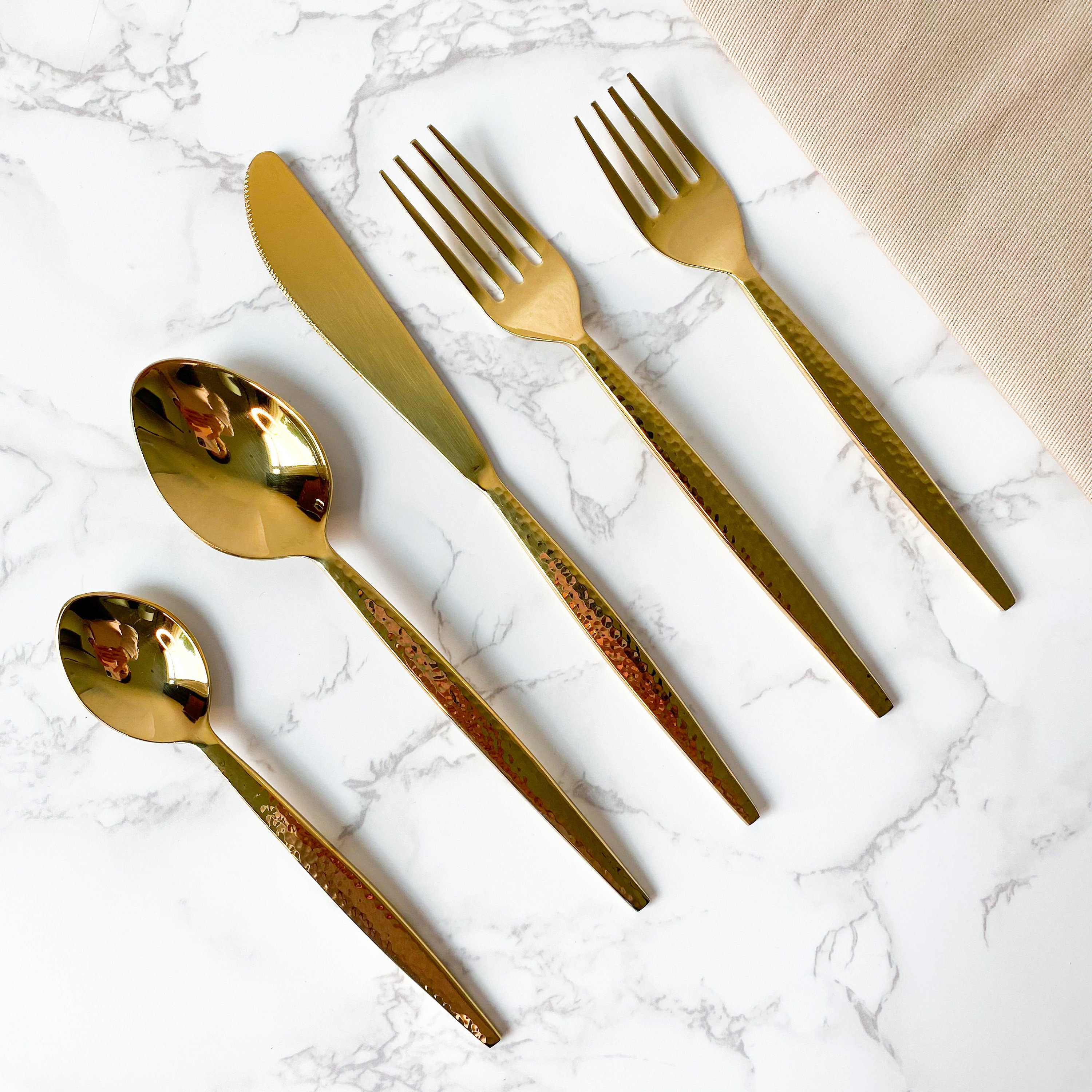 Hammered Gold Flatware Set of 20 Pieces /settings/flatware/hammered
