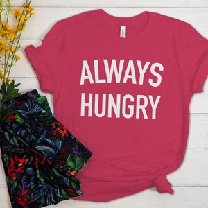 Immer hungrig-T-Shirt. Genial für alle Feinschmecker, trage Deine Liebe zum Essen mit diesem lustigen T-Shirt.
