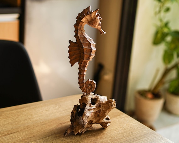 タツノオトシゴの木彫り 11.5インチ / 29 cm、タツノオトシゴの彫刻