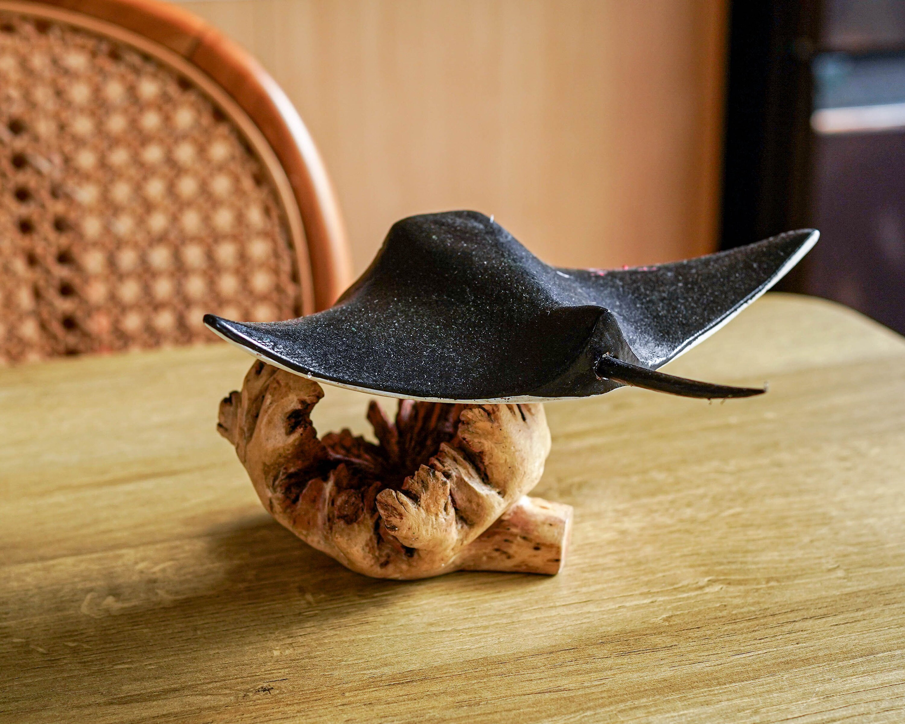 Figurine De Raie Manta En Bois Sculpté - Déco Marine élégante Pour Intérieur, Bureau Ou étagère