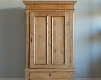 Antique English pine Armoire, circa 1800, pine wardrobe