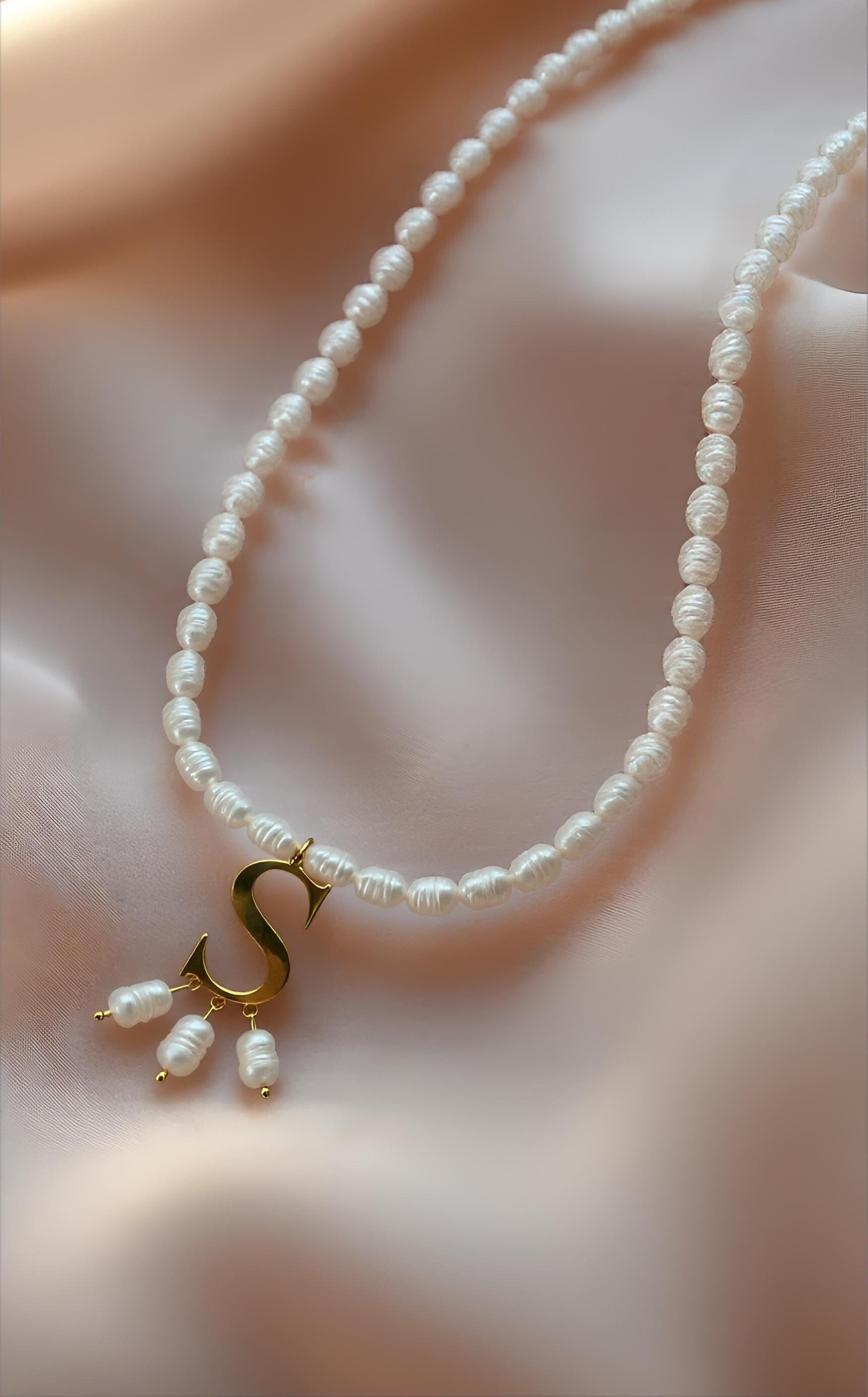 Collana Girocollo Con Iniziale Di Perle Finto E Acciaio Dorato - Regalo Personalizzato Per Donna E Ragazza, Lunghezza 38cm + 4.8cm - 3
