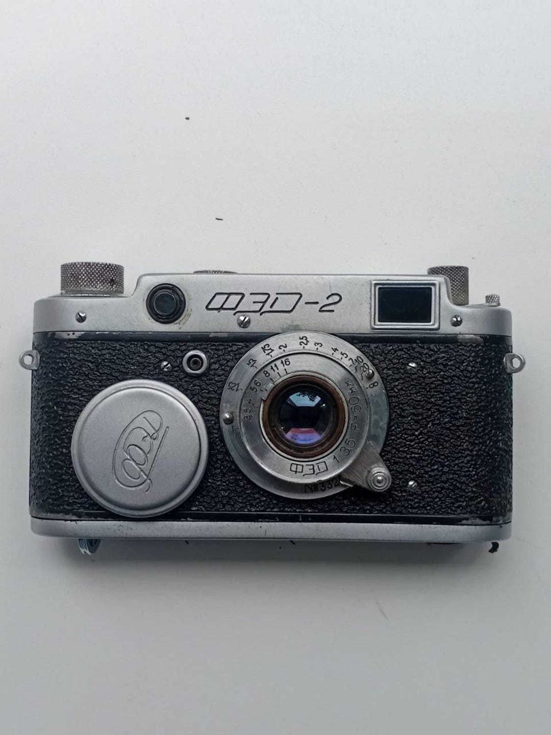 ヴィンテージカメラ FED-2。ソ連製（1960～1970年）。FEDレンズ搭載