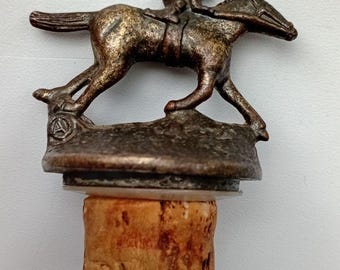 Vintage bronze stopper for a bottle or decanter. Stopper diameter: 22-23 mm.