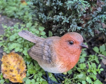 Adorno realista de petirrojo – Figura de pájaro de resina para jardín / Regalo de decoración para exteriores