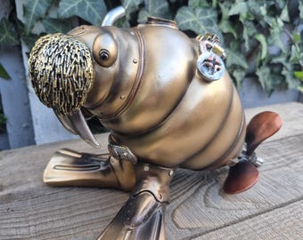 Adorno Steampunk original para jardín o interior: Escultura de morsa con efecto bronce mecánico