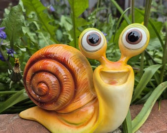 Adorno de jardín de caracol brillante / Figura decorativa de resina con un toque caprichoso