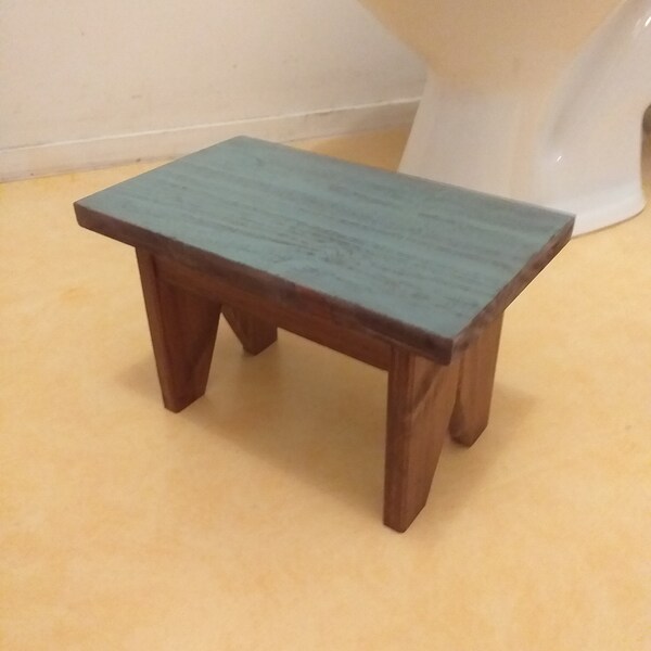 Tabouret bois vert de gris, H19  marche pied,  tabouret physiologique, tabouret d'allaitement, rehausseur, stool wood, déco WC, multi-usage