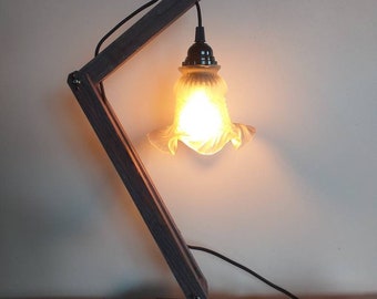 Lampe d'ambiance en bois,lampe a posé, lampe de table, fait mains, lampe de chevet,lampe de type industriel,lampe sur piède,pièce unique