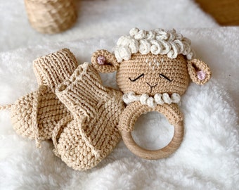 Hochet au crochet, adorable mouton, cadeau de baby shower, cadeau de baptême, mouton en peluche, bébé garçon, cadeau naissance, cadeau nouvelle maman, cadeau bébé