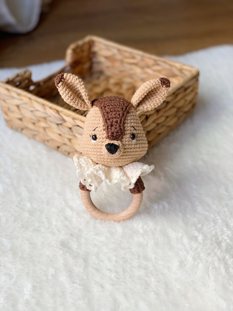 Crochet Rattle, Cute Squirrel Rattle, Baby Shower Gift, Christening Gift, Squirrel Toy, Baby Squirrel Rattle, New Baby Gift, New Mom Gift with safety eyes