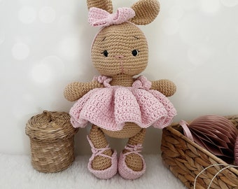 Jouet amigurumi, lapin mignon, cadeau de baby shower, poupée lapin au crochet en robe rose, cadeau de naissance, lapin câlin doux