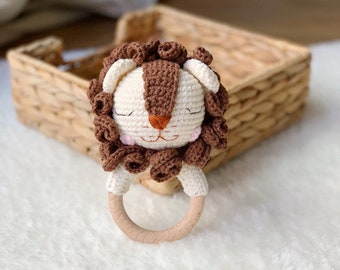 Crochet hochet, hochet de lion mignon, cadeau de douche de bébé, cadeau de baptême, jouet de lion, bébé garçon, nouveau cadeau de bébé, cadeau de nouvelle maman, cadeau de bébé