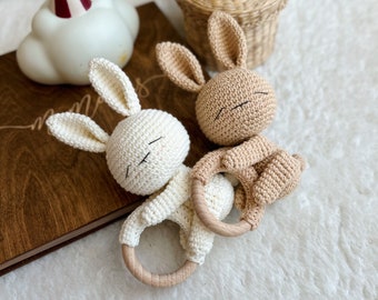 Hochet au crochet, Hochet lapin mignon, cadeau de baby shower, cadeau de baptême, jouet lapin, jouet aux couleurs neutres, cadeau de naissance, cadeau de nouvelle maman