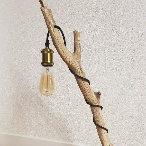 lampadaire en bois naturel