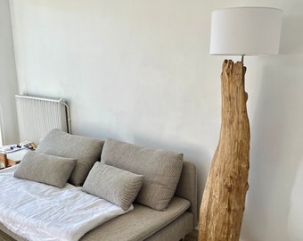 Lampadaire tronc d'arbre pour le salon, pièce unique et sur mesure