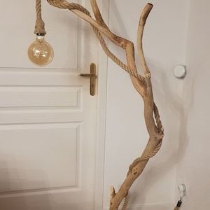 Op maat gemaakte natuurlijke houten vloerlamp voor interieurs