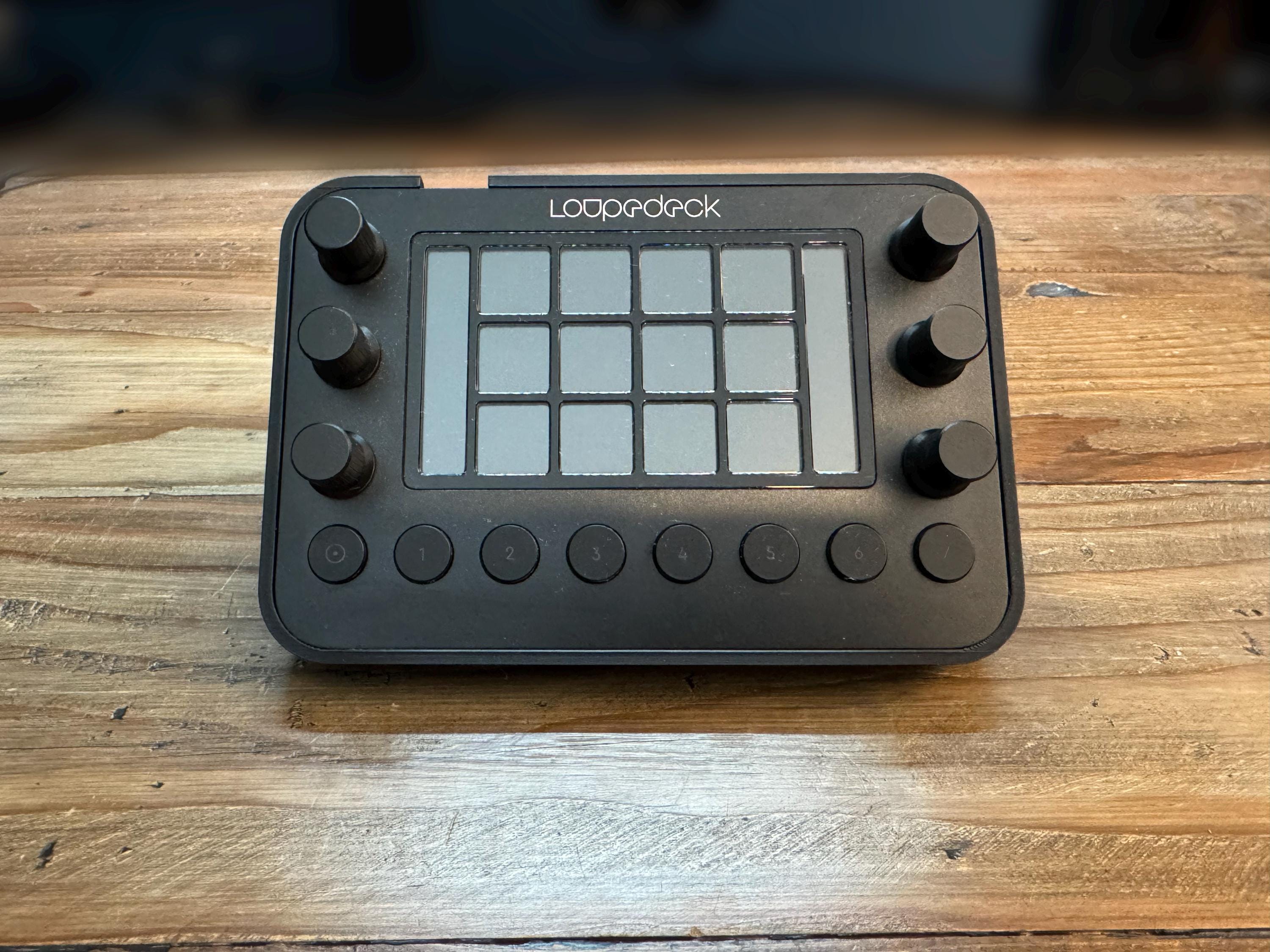 Loupedeck Live / Razer Stream Stand - 2 Angles - Etsy