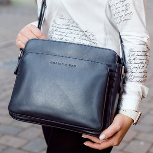 G&T Full-grain Leather Large Multi-Compartment Handbag with Long Adjustable Shoulder Strap