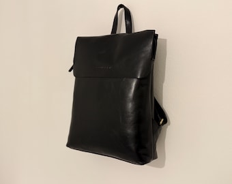 G&T Full-grain Leather Medium Backpack for 13-Inch Laptop, Padded Compartment